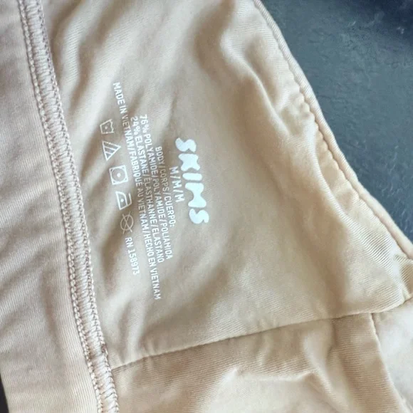 SKIMS Nude Bandeau Bralette - Picture 3 of 3